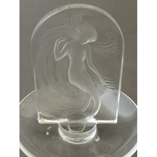 621 - Glassware: Glassware: 'Naiade' a modern Lalique clear and frosted cendrier, originally designed by R... 