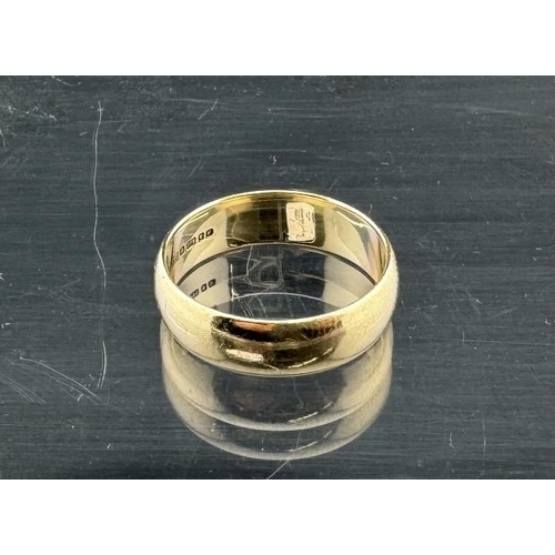 678 - Hallmarked Jewellery: Hallmarked Jewellery: 9ct yellow gold 7mm ring, size T½. Weight 5.2g.... 