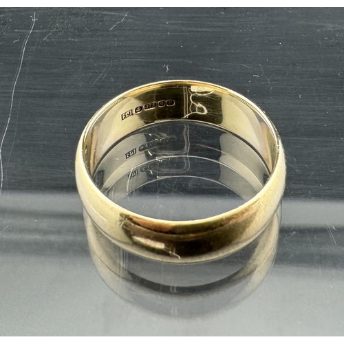 678 - Hallmarked Jewellery: Hallmarked Jewellery: 9ct yellow gold 7mm ring, size T½. Weight 5.2g.... 