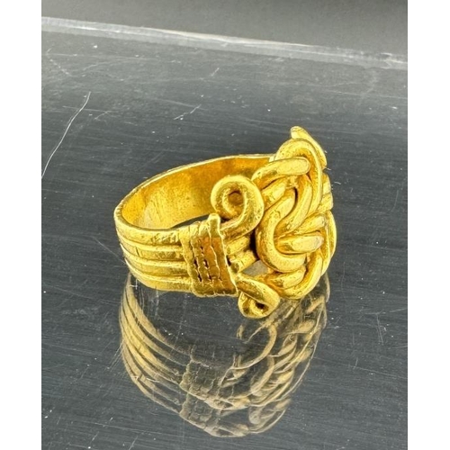 693 - Jewellery: Jewellery: An Indian yellow metal Pavitram ring, comprised of gold wire centring a knot m... 