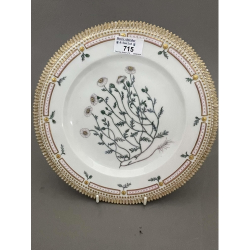 715 - 20th cent. Ceramics: 20th cent. Ceramics: Royal Copenhagen Flora Danica 26cm (10ins) plates one deco... 