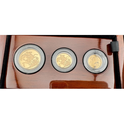 726 - Coins: Coins: The Royal Mint 2015 Sovereign Collection Gold Proof Three-Coin Premium Set, double, fu... 