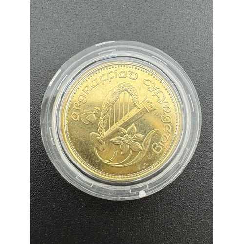 727 - Coins: Coins: An 18ct gold coin, 'The Welsh Medallion', one of a limited edition of 3,000 produced i... 