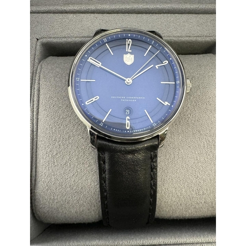 741 - Watches: Watches: A Deutsche Uhrenfabrik (DUFA) DF-9016-33 automatic man's watch, with blue dial and... 