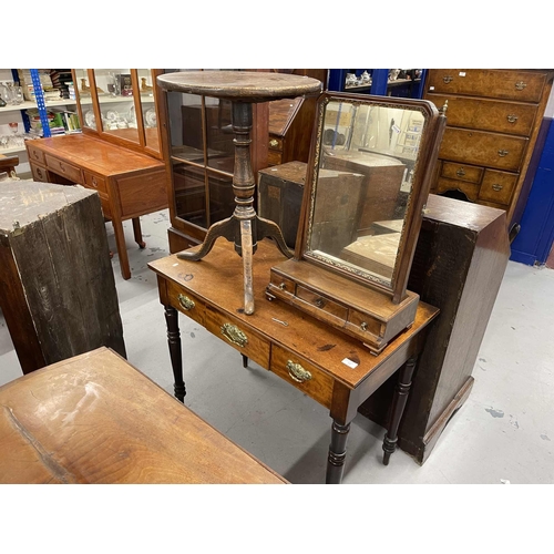 77 - Furniture: / Furniture: / Mirrors: Late 18th/early 19th Century oak bureau with well, secret drawers... 