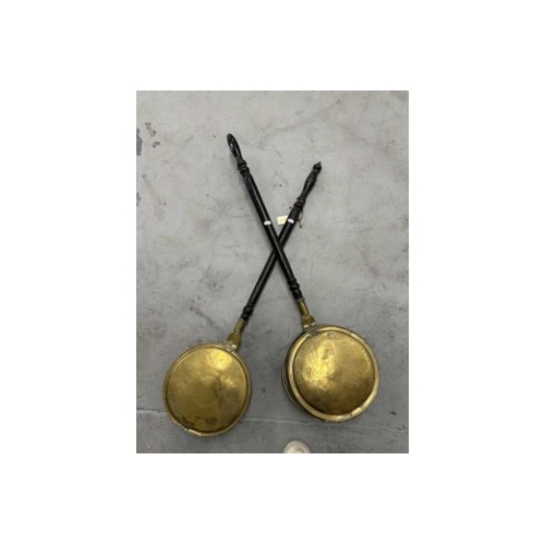 49a - Metalware: Metalware: 19th cent. Brass bedpans, a pair.