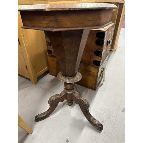 100 - Furniture: Furniture: 19th cent. Rosewood games and work table with octagonal top with inlaid chess ... 