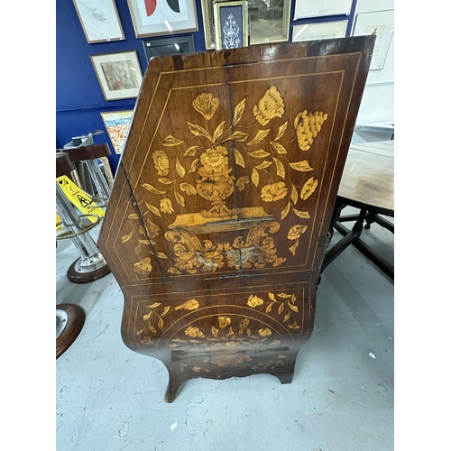 140 - Furniture: Furniture: 18th cent. Dutch Bureau in the Bombe style. Extremely intricate floral inlay o... 