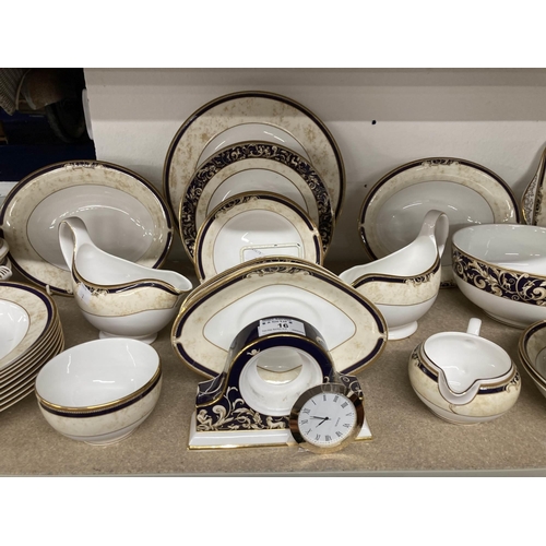 16 - Ceramics: Ceramics: A Wedgwood Cornucopia pattern part dinner service, consisting of eight each dinn... 