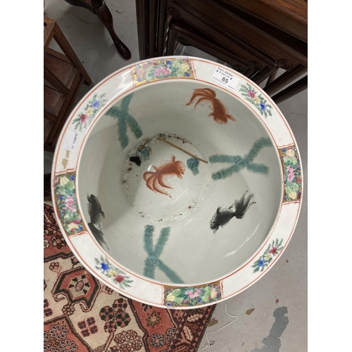 85 - Ceramics: Ceramics: 20th cent. Chinese fish bowl decorated with fish inside and floral outside with ... 