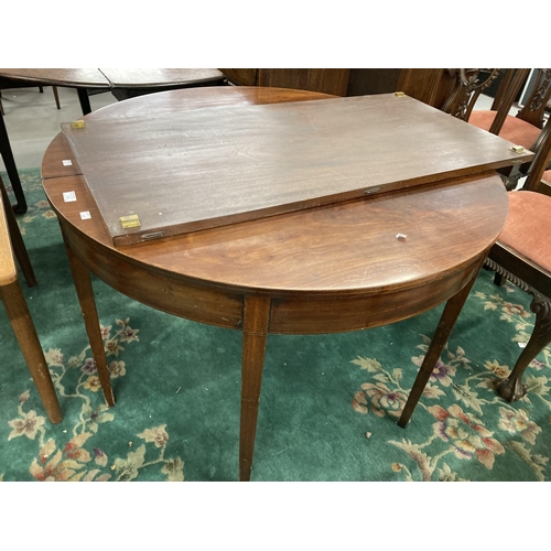 116 - 19 cent. Mahogany D-end dining table with leaf the whole on square tapping supports 102cm dia and 15... 