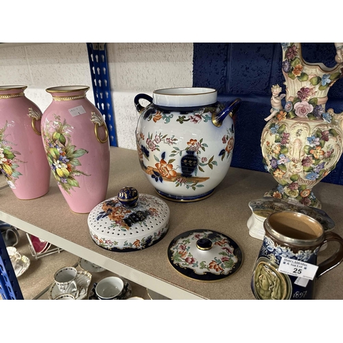 25 - Ceramics: 19th century pot pourri vase and cover, possibly Spode, decorated in a Chinoiserie pattern... 