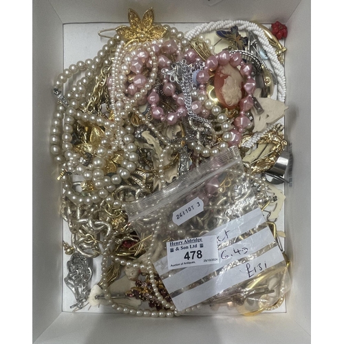 Costume Jewellery A 9ct gold bar brooch set with a central