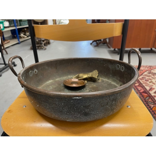 62 - Metalware: Mixed group of copper and brass to include a copper riveted washtub c1880, a Victorian br... 