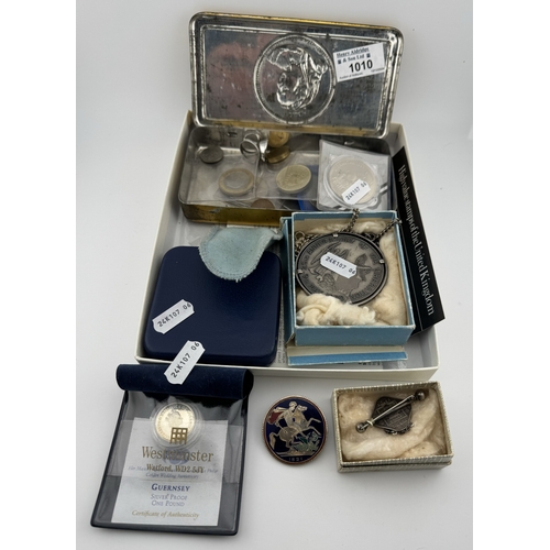 1010 - Coins: Coins: A Westminster Mint silver proof Guernsey one pound coin with COA; a cased 1972 Edward,... 