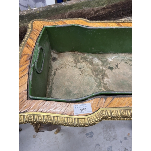 169 - Furniture: Furniture: Kingwood and brass decorated planter with tin liner on four serpentine support... 