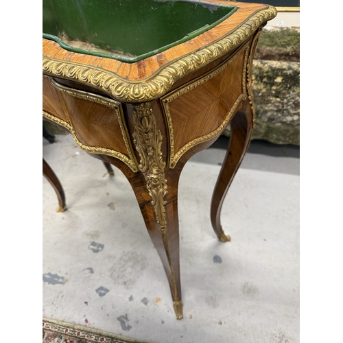 169 - Furniture: Furniture: Kingwood and brass decorated planter with tin liner on four serpentine support... 