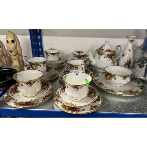 298 - Ceramics Ceramics: Royal Albert old country roves, tea vet, six-piece setting inc teapot and sugar b... 