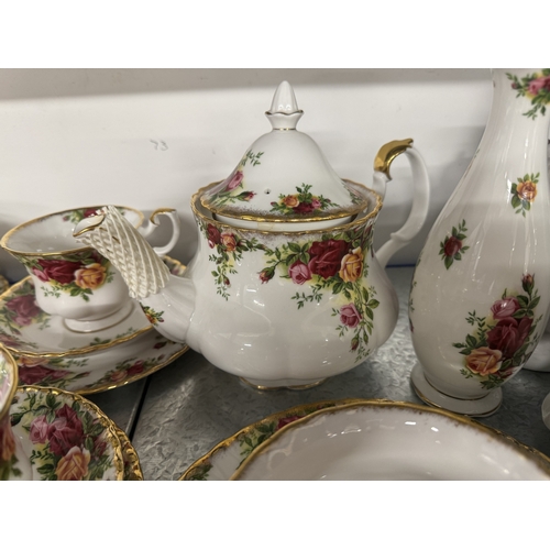 298 - Ceramics Ceramics: Royal Albert old country roves, tea vet, six-piece setting inc teapot and sugar b... 