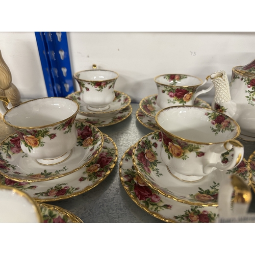 298 - Ceramics Ceramics: Royal Albert old country roves, tea vet, six-piece setting inc teapot and sugar b... 