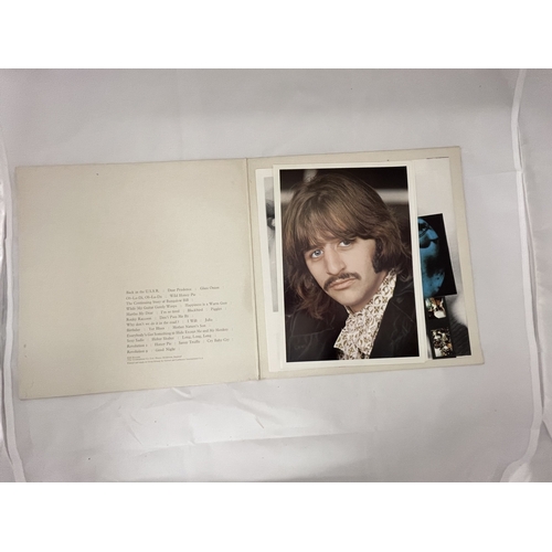 352 - Pop Memorabilia: Pop Memorabilia: The Beatles White Album (double album) complete with inner photogr... 