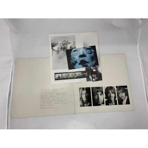 352 - Pop Memorabilia: Pop Memorabilia: The Beatles White Album (double album) complete with inner photogr... 