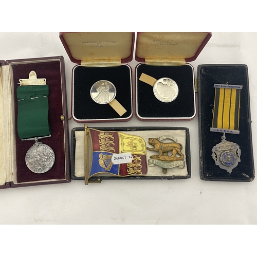 369 - Medals: Medals: An Edward VII Volunteer Force long service medal, boxed; a 1925 silver RAOB attendan... 