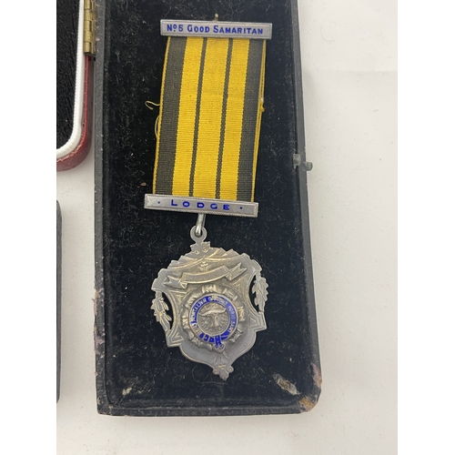 369 - Medals: Medals: An Edward VII Volunteer Force long service medal, boxed; a 1925 silver RAOB attendan... 