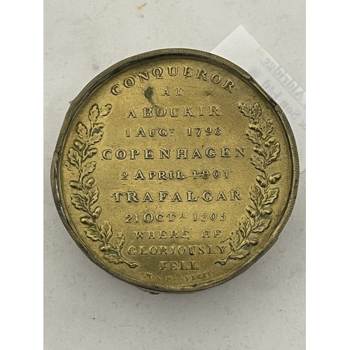 370 - Militaria: Militaria: A cylindrical brass box commemorating the life and death of Admiral Lord Nelso... 