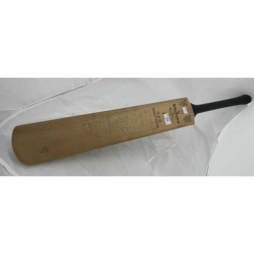 379 - Sporting Memorabilia: Sporting Memorabilia: Gray-Nicolls cricket bat signed by the South African tea... 