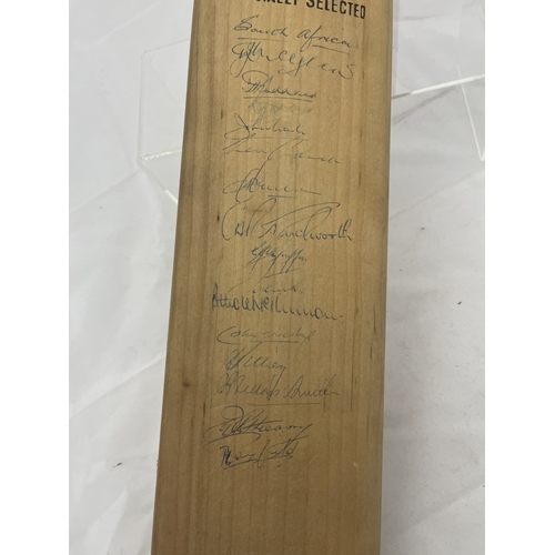 379 - Sporting Memorabilia: Sporting Memorabilia: Gray-Nicolls cricket bat signed by the South African tea... 