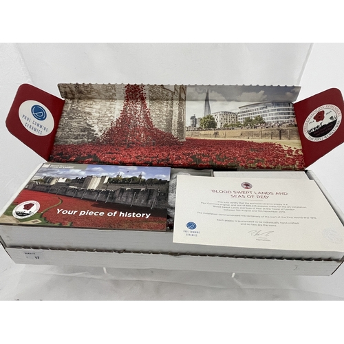 382 - Militaria: Militaria: Tower of London Remembers 1914-2014 Paul Cummins and Tom Piper ceramic poppies... 