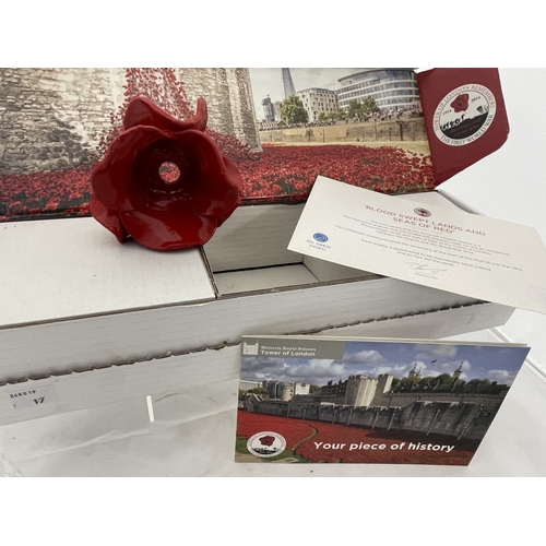 382 - Militaria: Militaria: Tower of London Remembers 1914-2014 Paul Cummins and Tom Piper ceramic poppies... 