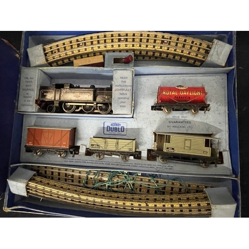 397 - Toys: Toys: A mid century Hornby Dublo electric train set, with British Rail engine numbered 69567, ... 