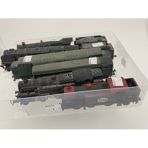 439 - Toys and Games Toys and Games: Model railways OH/00 gauge Hornby dublo, Collection of six middle rai... 