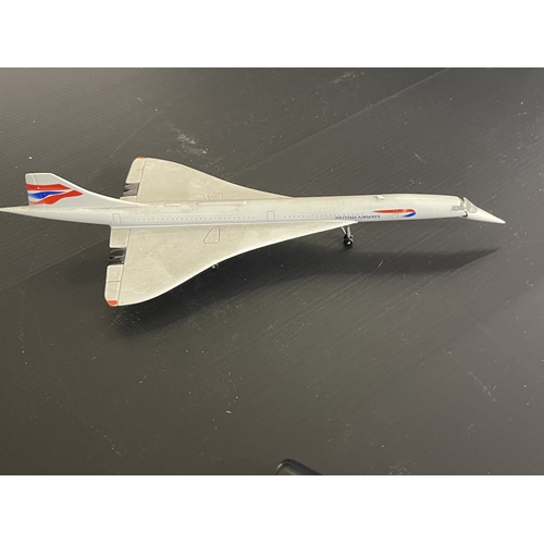 485 - Aeronautica: Aeronautica: A silver plated model of Concorde on stand, 20cm; another in pewter; two C... 