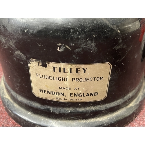 492 - Projector: Projector: Tilley floodlight projector with mantel, paraffin power, black stove enamel bo... 