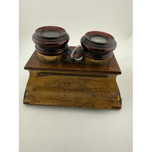 525 - Scientific/Optical Equipment: Scientific/Optical Equipment: Handheld stereoscope c1890 French, unsig... 