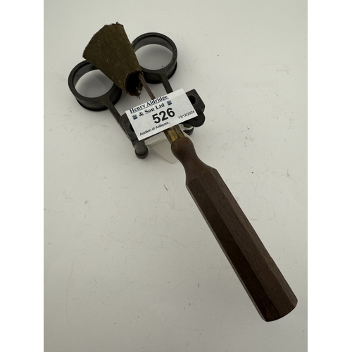 526 - Scientific Instruments: Scientific Instruments: An early 20th century handheld Lothian stereoscope, ... 