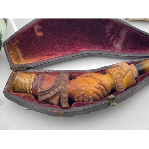 611 - Objects of Vertu: Objects of Vertu: A 19th century cased meerschaum pipe, carved as a pair of linked... 