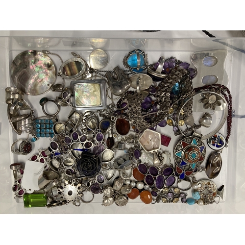 625 - Jewellery: Jewellery: A quantity of silver/white metal jewellery plus a cigarette case. Total weight... 