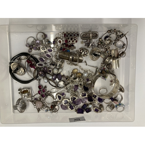 626 - Jewellery: Jewellery: A quantity of silver/white metal jewellery. Total weight approx. 1016g.... 