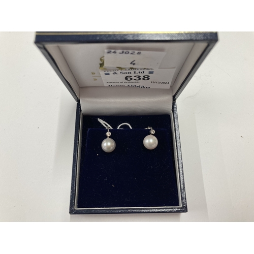 638 - Jewellery: Jewellery: Pair of 9ct white gold clip on earrings set with a single brilliant cut diamon... 