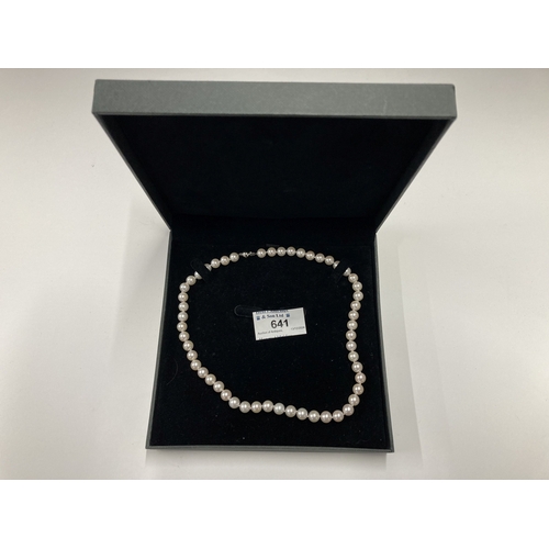 641 - Jewellery: Jewellery: An 18ct white gold mounted cultured pearl necklace, each of the 53 pearls appr... 