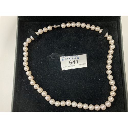 641 - Jewellery: Jewellery: An 18ct white gold mounted cultured pearl necklace, each of the 53 pearls appr... 