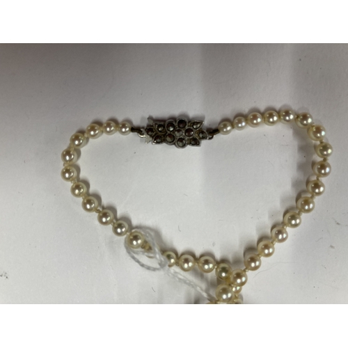 644 - Jewellery: Jewellery: Necklet single row of (93) graduated cultured pearls, size of pearls 8mm to 3.... 