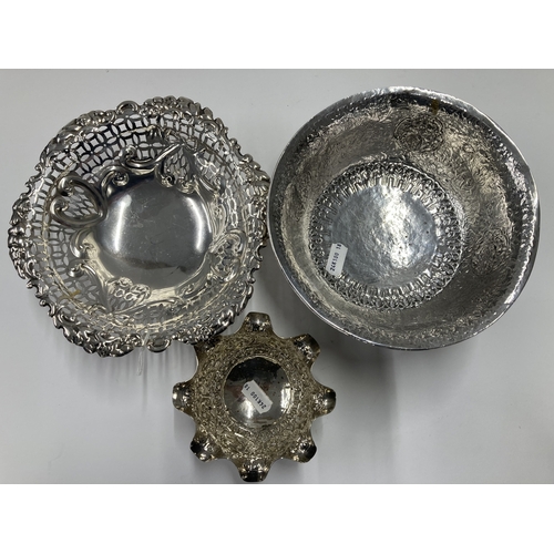 663 - Oriental Silver: Oriental Silver: A Thai or Siamese white metal bowl, tests as silver, with four rou... 