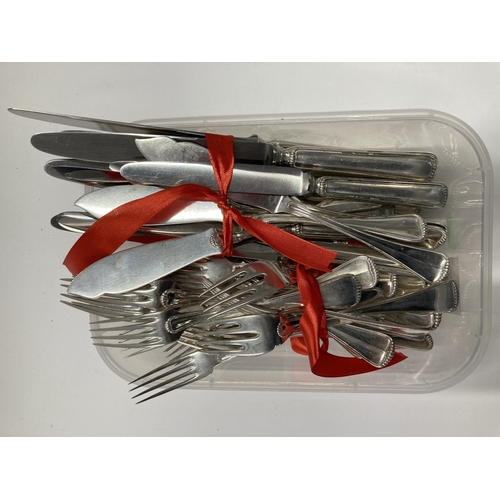 680 - Platedware: Platedware: Continental beaded rat tail cutlery set, consisting of eighteen knives, twen... 