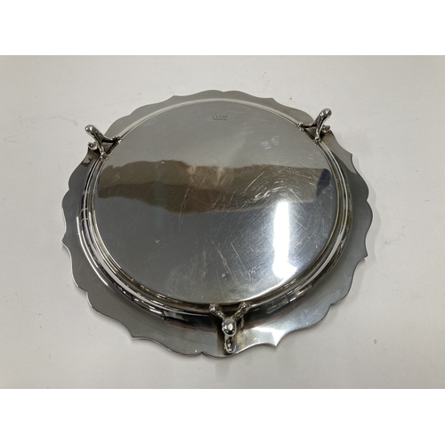 689 - Silver: Silver: 20th century silver tray 23cm across, Sheffield 1932, weight 14.97oz.