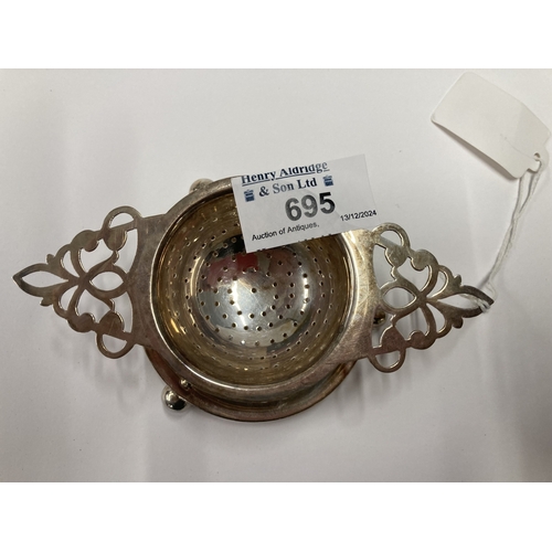 695 - Hallmarked Siver: Hallmarked Silver: A tea strainer with pierced handles, Sheffield 1920, with match... 